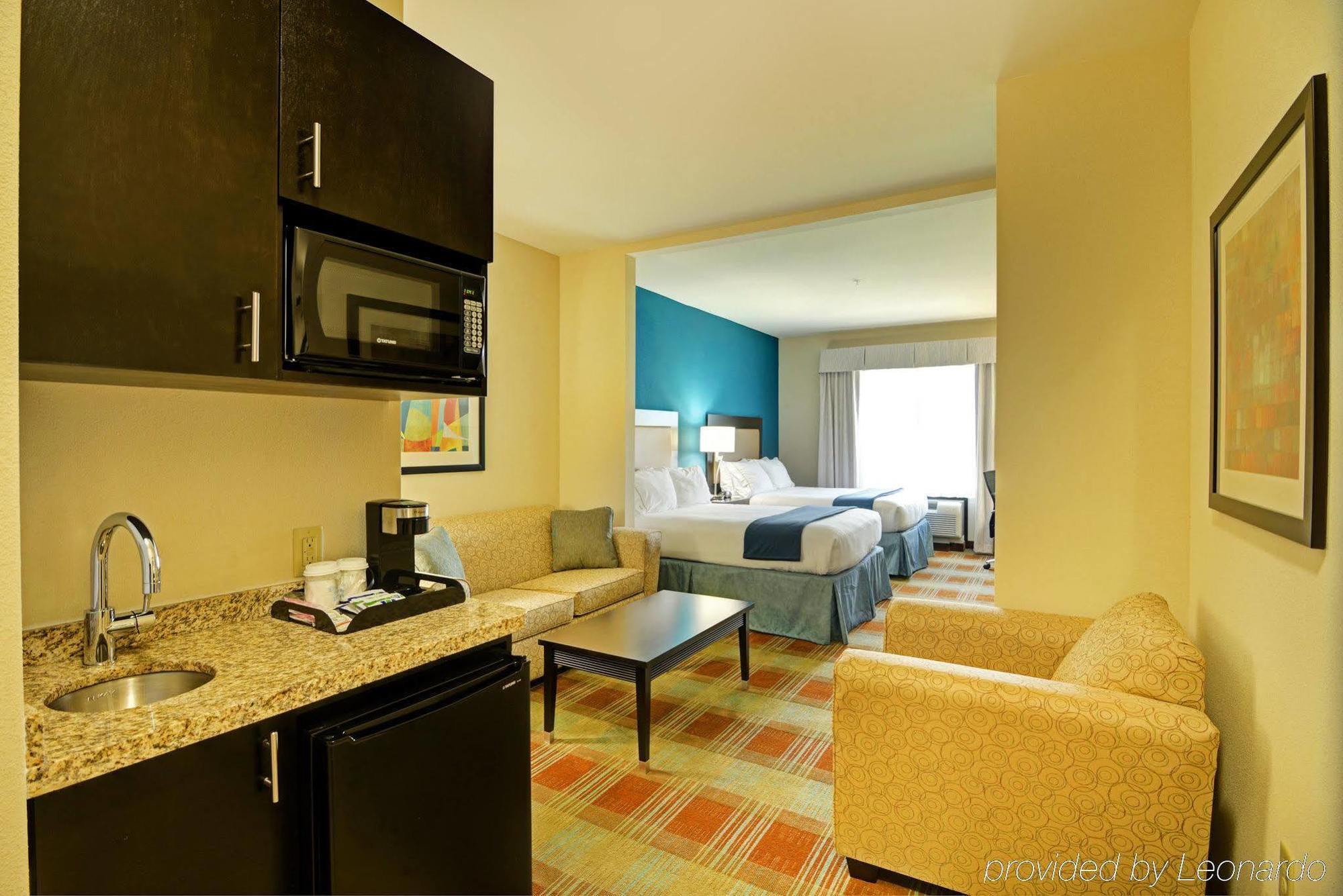 Express & Northwest-brookhollow By Ihg Hotel Houston